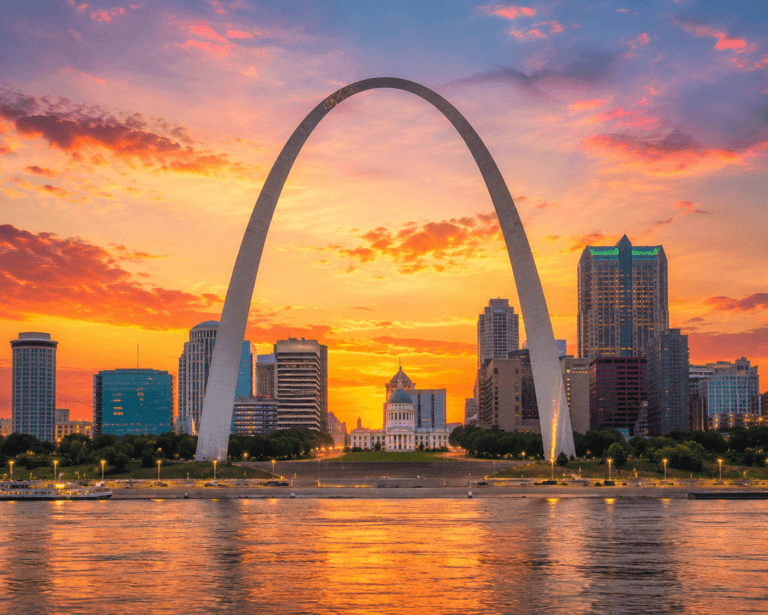 St. Louis Gateway Arch at sunset, the departure point for the best honeymoon destinations from Missouri
